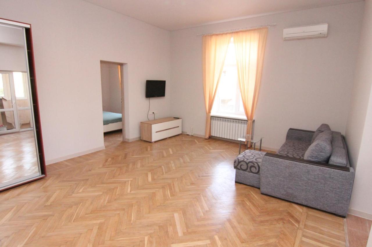 Apart-Hotel On Preobrajenskaya 24 โอเดสซา ภายนอก รูปภาพ