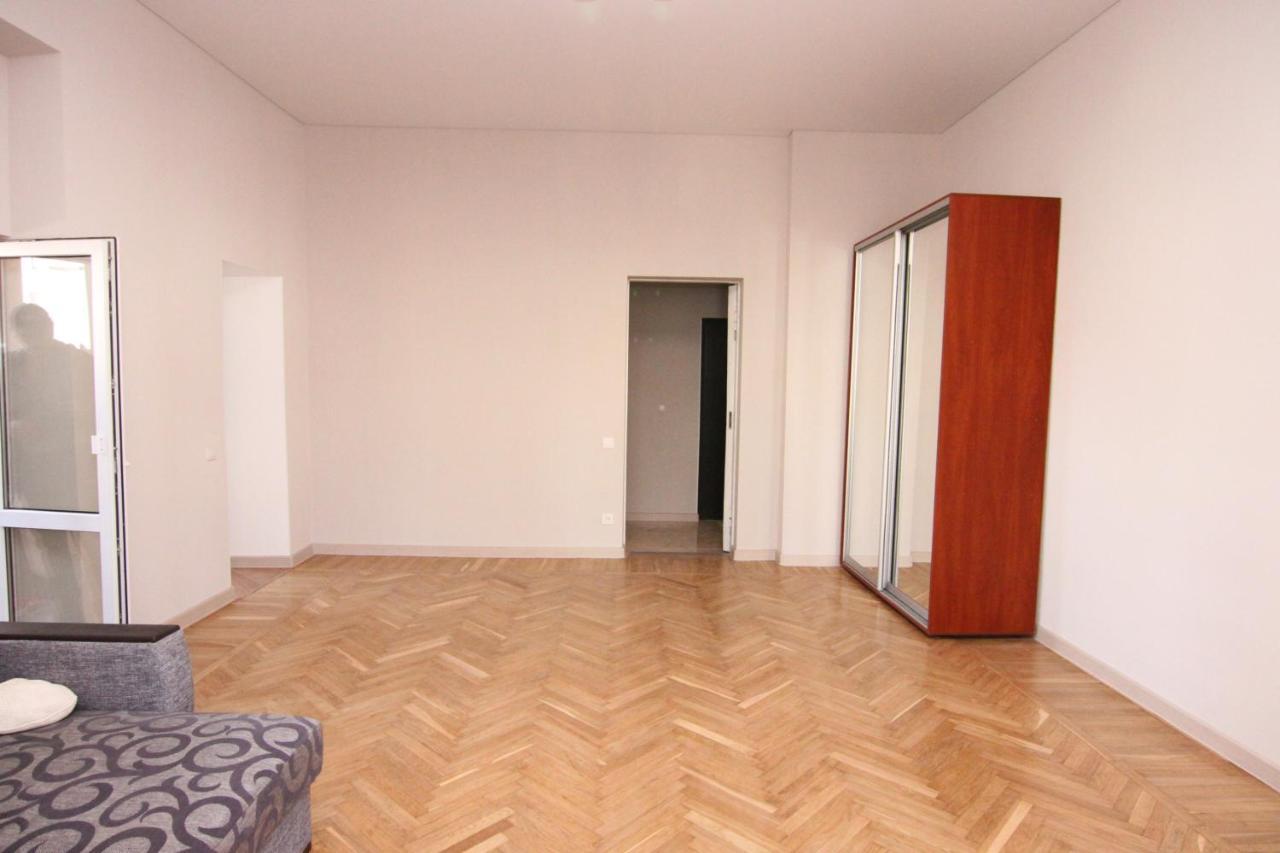 Apart-Hotel On Preobrajenskaya 24 โอเดสซา ภายนอก รูปภาพ