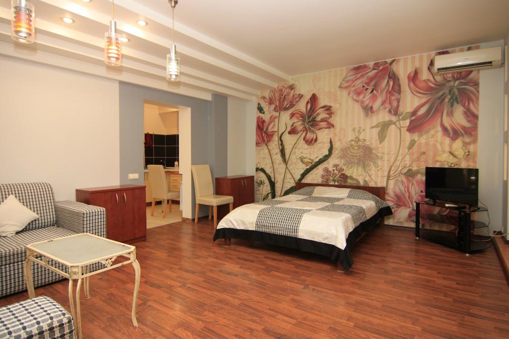 Apart-Hotel On Preobrajenskaya 24 โอเดสซา ภายนอก รูปภาพ