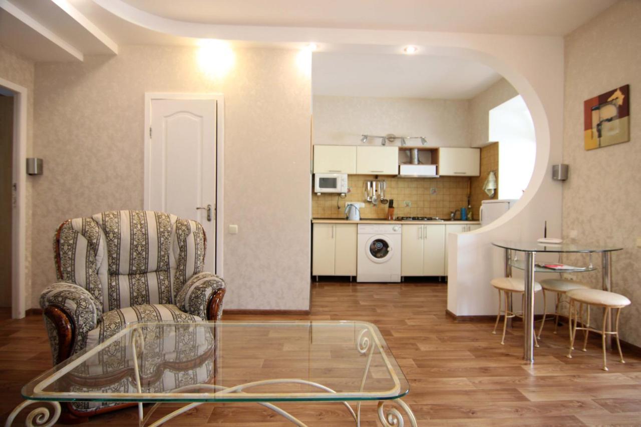 Apart-Hotel On Preobrajenskaya 24 โอเดสซา ภายนอก รูปภาพ